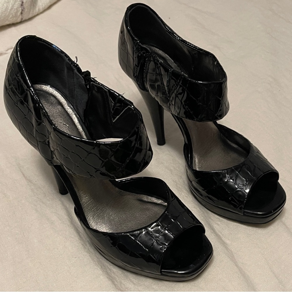 Gianni Bini Black Patent Croc Heels